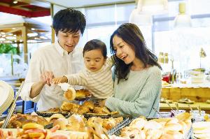 評判の焼きたてパンは朝食ブッフェでお楽しみください