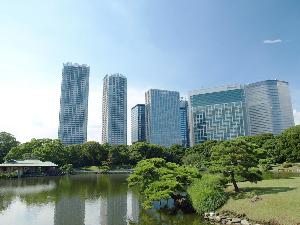 ≪浜離宮恩賜庭園≫海水を引く潮入の池を持つ江戸時代の日本庭園（水上バス/車で約10分）
