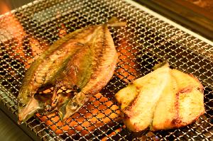 朝食　炭火焼の焼き魚