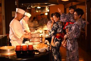 かまどダイニング「おむすび庵」 ※一声いただければ笑顔で料理をお取り分けいたします