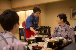 【和膳スタイル・レストラン会場例】※イステーブルでのご夕食のご用意となります