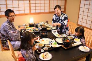 【和膳スタイル・お部屋食例】※家族水入らずで周囲を気にせず、ご夕食をお楽しみください