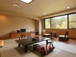 【禁煙・さゆり亭】和室12畳<BR>木調のインテリアが特徴の広々としたお部屋です。