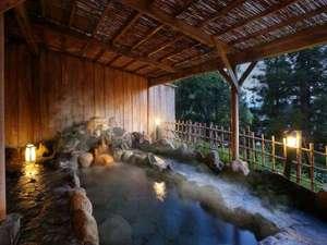 【露天風呂一例】<BR>朝な夕なに異なる里山の景色をゆったりとお楽しみください。