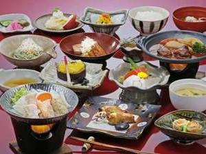 【創作会席膳一例】月替わりで提供している創作膳。