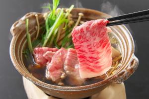【黒毛和牛の牛鍋仕立て】オススメの逸品♪柔らか～い黒毛和牛肉の旨味と程よい脂の甘みが堪らない絶品鍋♪