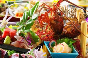 【皿鉢料理】伊勢海老姿造りや藁で炙った鰹のタタキをメインに土佐湾で獲れた新鮮なお刺身を豪快に盛り付け