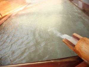 約35m先の源泉からかけ流し&循環・殺菌なしで新鮮な温泉をたっぷり味わって