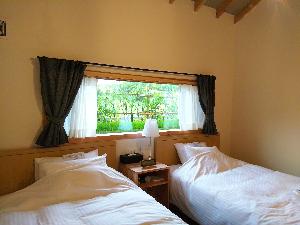 【１号棟・スモールツインルーム】セミダブルベッド２台