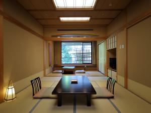 東館庭側