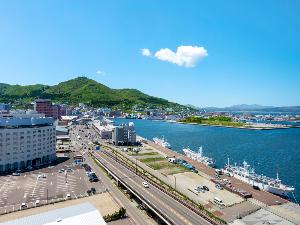 【景観】山側のお部屋からは函館山や金森倉庫群・函館湾がご覧いただけます。