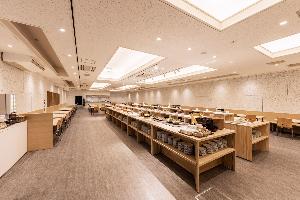 バイキング会場「春楡」は明るく清潔な雰囲気