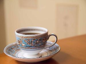 *【コーヒー】1杯700円にてご用意。コーヒーが美味しくなる？芸術的なカップ＆ソーサーにてご提供