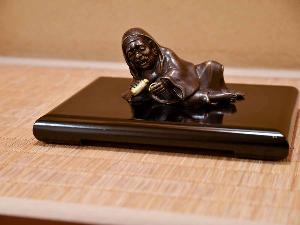 *【お部屋・骨董品】お部屋には季節にあわせて書画・骨董品・お花を飾っております。