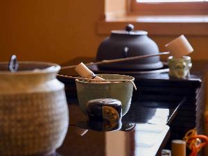 *【プレミアベッドスイート・沈丁花】茶室スペース　茶道具1つ1つもこだわりの品を取り揃えております。