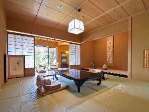 *【露天風呂付スイート・椿】9畳+4.5畳+控3畳+内湯　人気の露天風呂付のお部屋です。