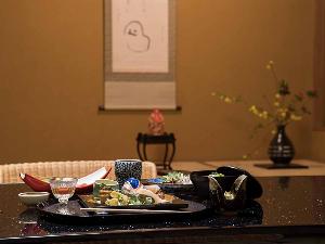 *【ご夕食一例】歳時記に習った愛媛の海の幸・大地の恵み溢れる季節の会席料理をお部屋食にてご提します