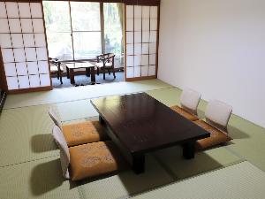 西館12畳：グループやファミリーで人数に応じて、様々なタイプのお部屋がございます。