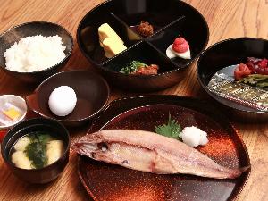 ※和朝食：1食900円　★ご飯・味噌汁・ドリンクバー等はおかわり自由。※月曜朝もしくは連休明け翌朝は定休日です。