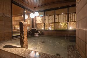 【男性】内湯 (湯温：40〜41℃)