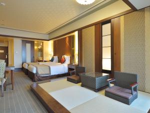 琉球畳で足を投げ出して畳でホッとひといき。