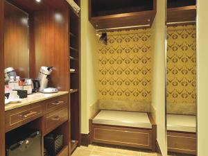 全室にウォークインクローゼットを設置。大きなスーツケースも簡単に収納できます。