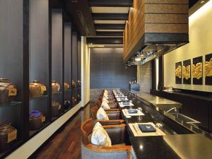 ダイニング「天」にあるTeppanでは、こだわりの食材を使用した鉄板焼きを提供しております。