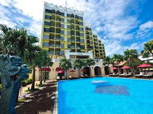 海と森に囲まれた自然空間と広い客室でお寛ぎ下さいませ。