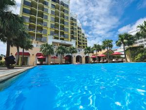 海と森に囲まれた自然空間と広い客室でお寛ぎ下さいませ。