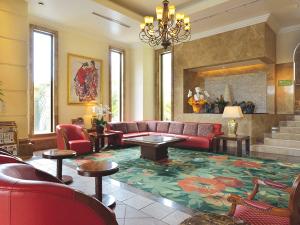 ホテル1階ロビー ご到着時・ご出発前などにごゆっくりお寛ぎ下さい。