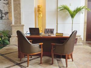 着席スタイルでゆったりチェックインのお手続きを致します。