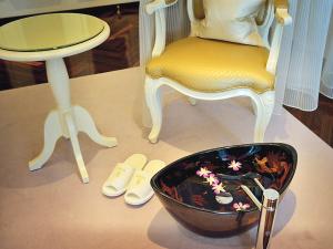 足湯でつま先までマッサージ。