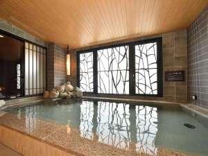 【男性大浴場　内湯】内湯、水風呂、半露天、高温サウナをご用意しております。