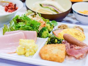 栄養満点の朝食バイキング