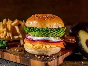 【ランチ・ディナー】サーモン＆モッツアレラチーズバーガー