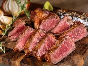 シェフ自慢のお肉料理