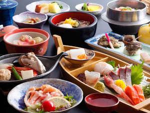 地物野菜や旬のお造里など盛り付けた“汐（しお）かいせき”