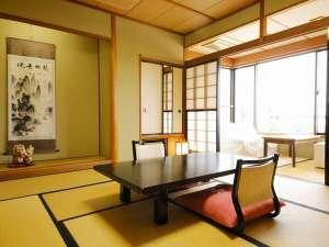 旅の疲れをそっと癒す、落ち着いた純和風客室（一例）