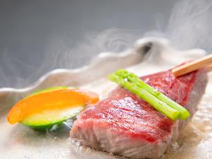 岩国ブランド【高森牛】 やわらかな肉質＆とろけるような霜降りを、お好みの焼き加減でお楽しみください♪
