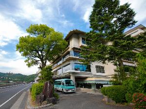 送迎バスもございます（事前連絡要）　料金・日時等の詳細は予約後に宿泊施設にお問合せください