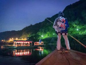 【遊覧船】 ホテルの目の前の清流・錦川での楽しめる遊覧船。岩国の「夜の旅情」を味わいたいならぜひ！
