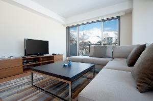 2ベッドルームスイート/ リビングルーム<BR>(2_Bed_Apartment_Masterbedroom)