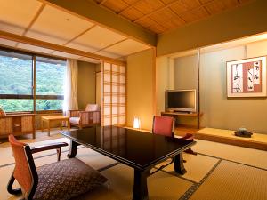 ［一般客室‐和室10帖］シンプルながらも、畳のあたたかさに心安らぐ和の空間。