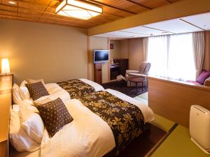 【花くらぶ‐らくわツイン】ベッドの快適性と、和の落ち着きを兼ね備えたお部屋。