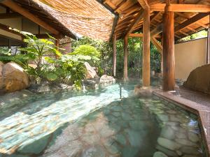 ■1F花てらす■木々を揺らす澄んだ風とともに、心地良く癒される時間。