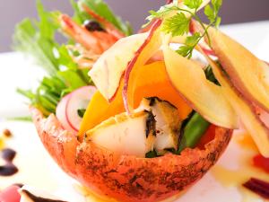 【ご夕食イメージ】料理は五感で楽しむもの。食べる前から心が踊るような逸品をお届けします。