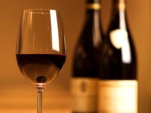 【クラブ 一茶】お酒を片手に、今日の想い出を語らう大人のひとときを。