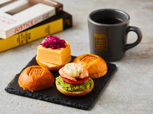 【ランプライトブックスカフェ】 朝食(宿泊者限定) お好きなミニバーガー2種とドリンクセット