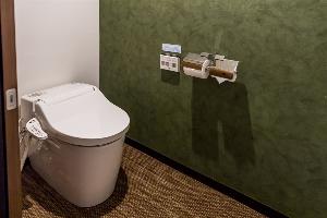 ツインルームトイレ  全室バス、トイレ、洗面台が別々の3点独立式バスルームとなっております。
