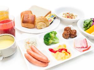 １日の元気は朝食から！本館１階カフェレストランにてビュッフェスタイルでの朝食をお楽しみ下さい。 